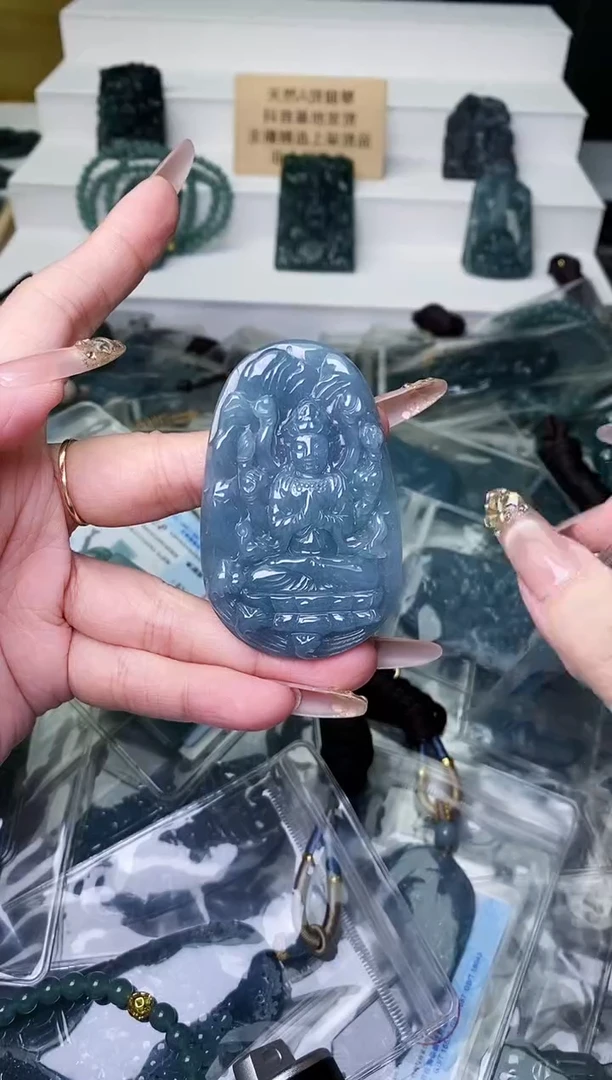 颈饰未镶嵌翡翠