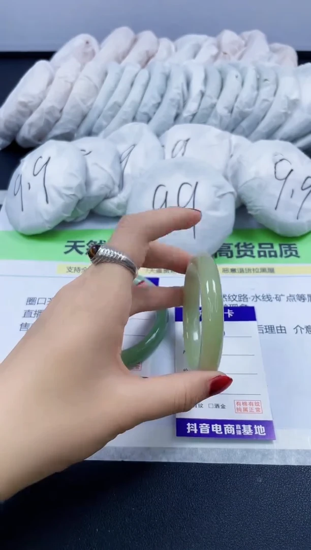 【闪购商品】石英质玉手镯未镶嵌276/54