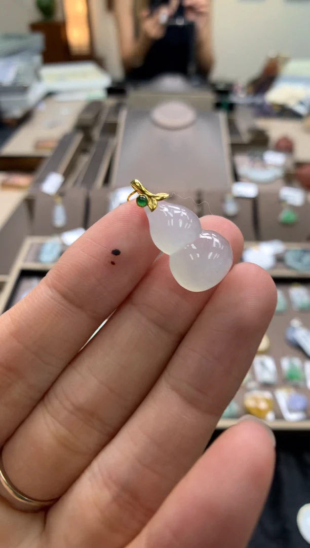 颈饰18K金镶嵌翡翠葫芦