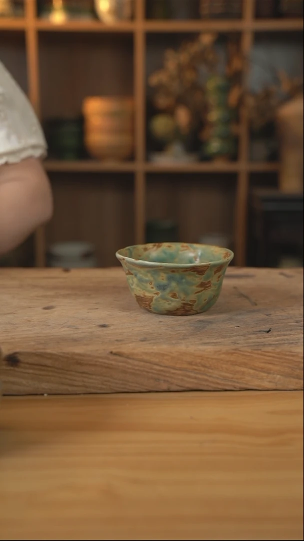 黄绿色的喇叭碗1个