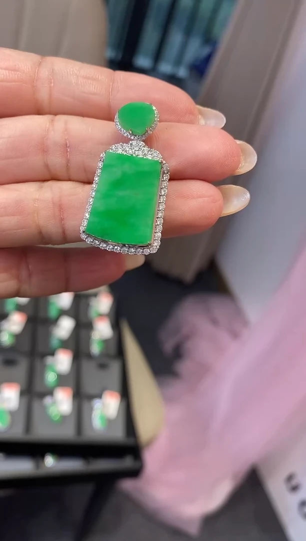 吊坠(不含链)18K金镶嵌翡翠萌****主无事牌