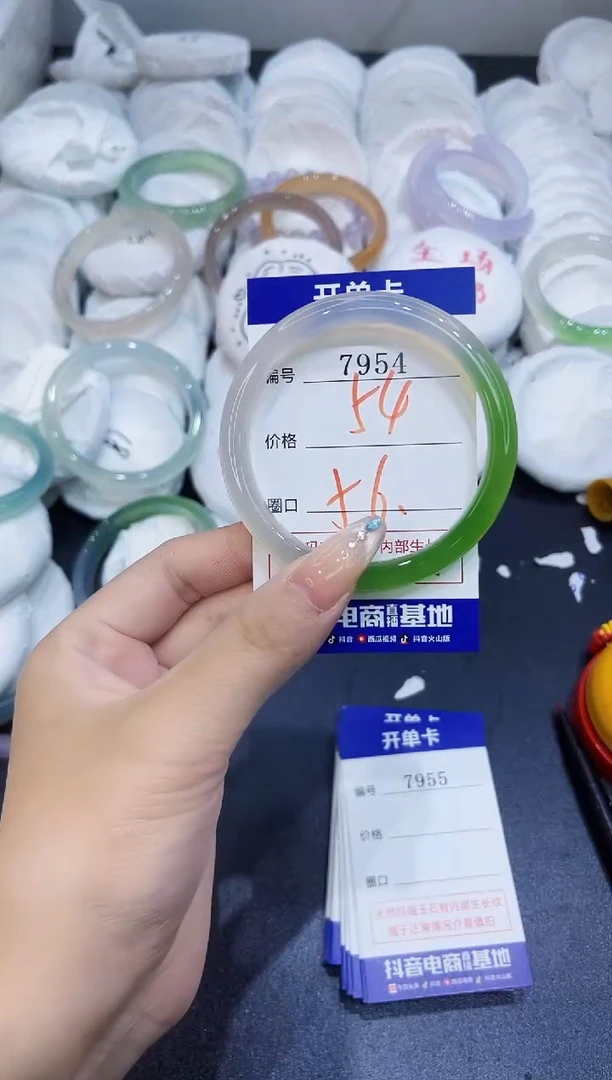 玛瑙/玉髓手镯未镶嵌『?7954