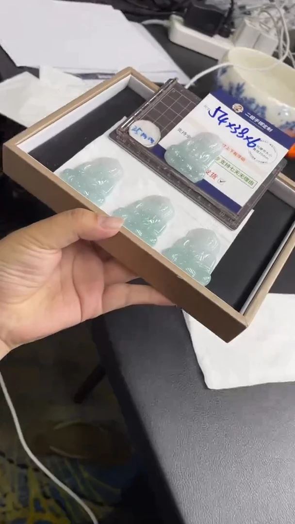 翡翠挂件未镶嵌高货冰蓝观音多样性发其一CP18配绳