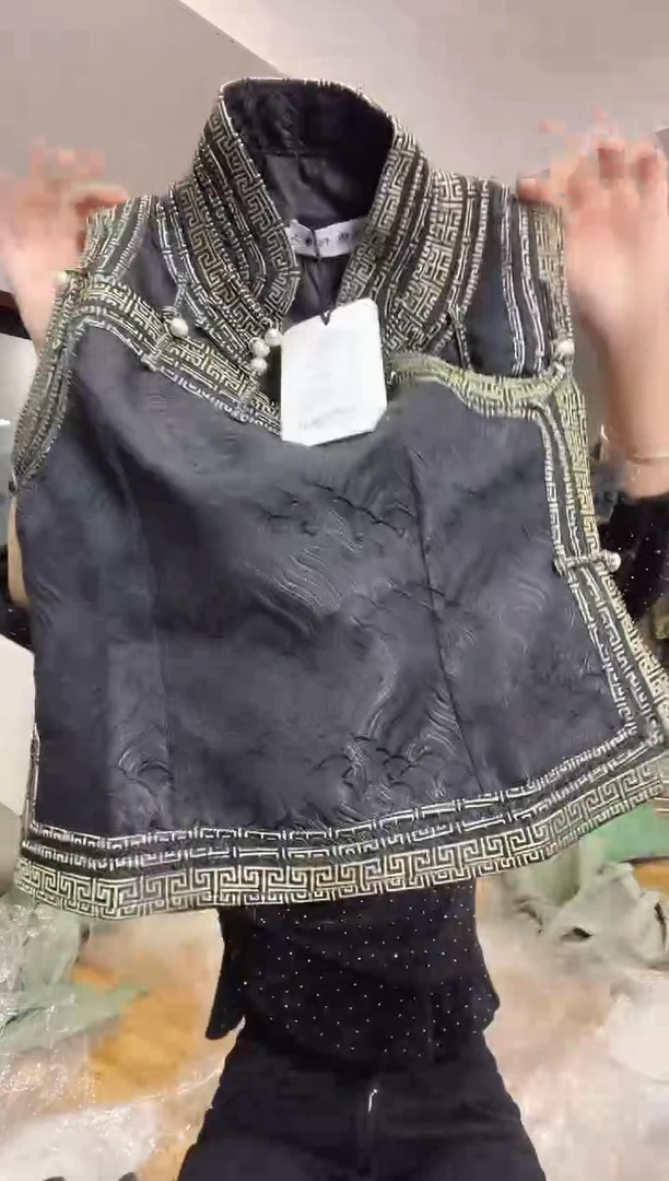 马甲       M码       80-105斤