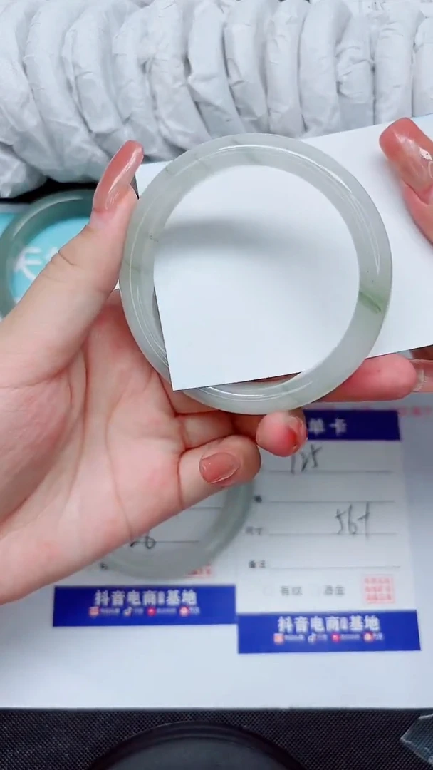 石英质玉手镯未镶嵌125-56