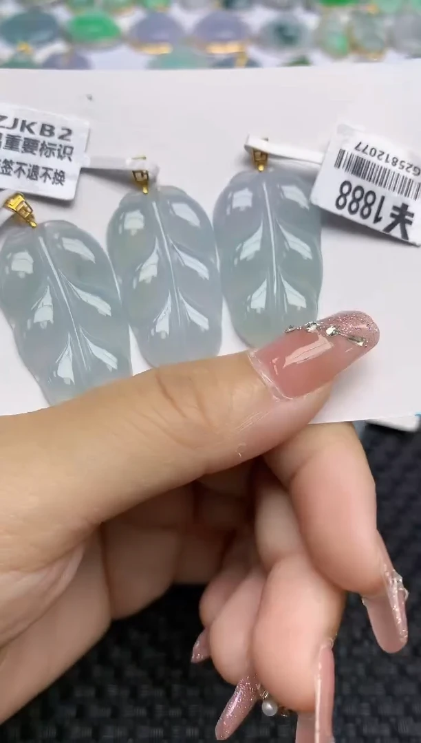 【闪购商品】翡翠颈饰18K金镶嵌天然翡翠多样性发其一