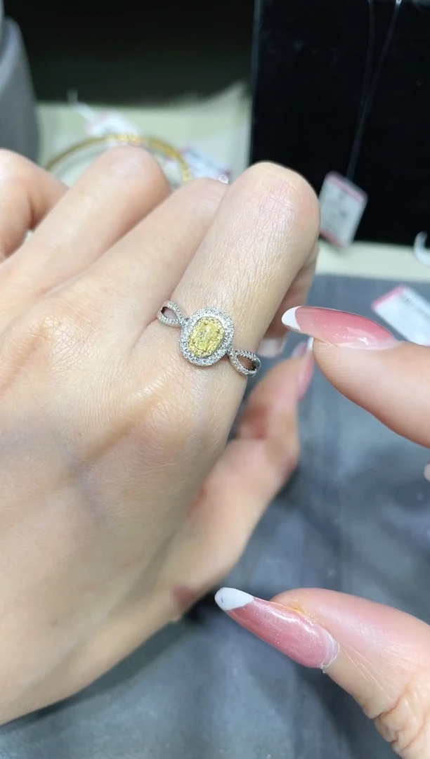 【闪购商品】钻石戒指18K金镶嵌·