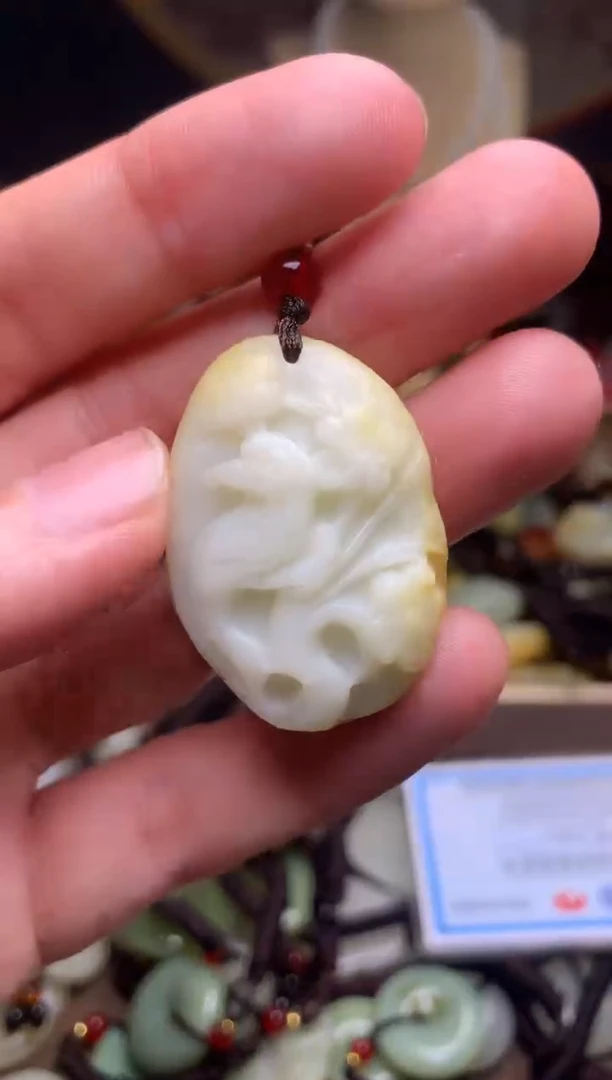 颈饰未镶嵌和田玉新疆料青海料清水和田玉吊坠