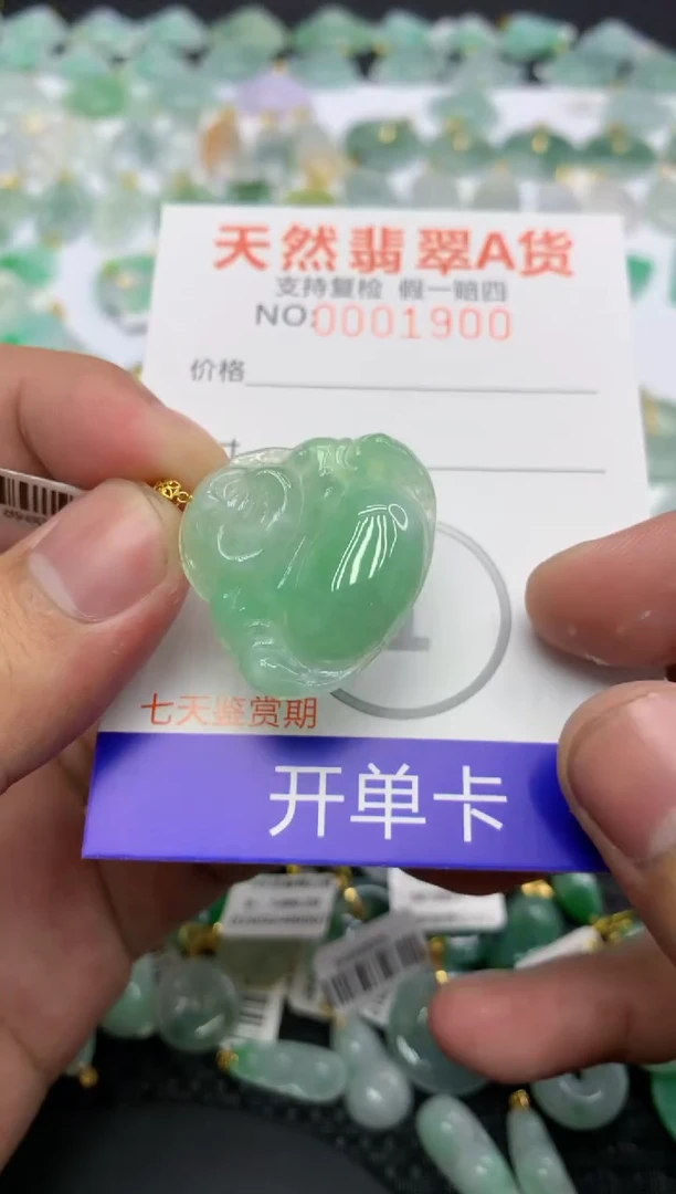 翡翠18K金镶嵌颈饰111111111111