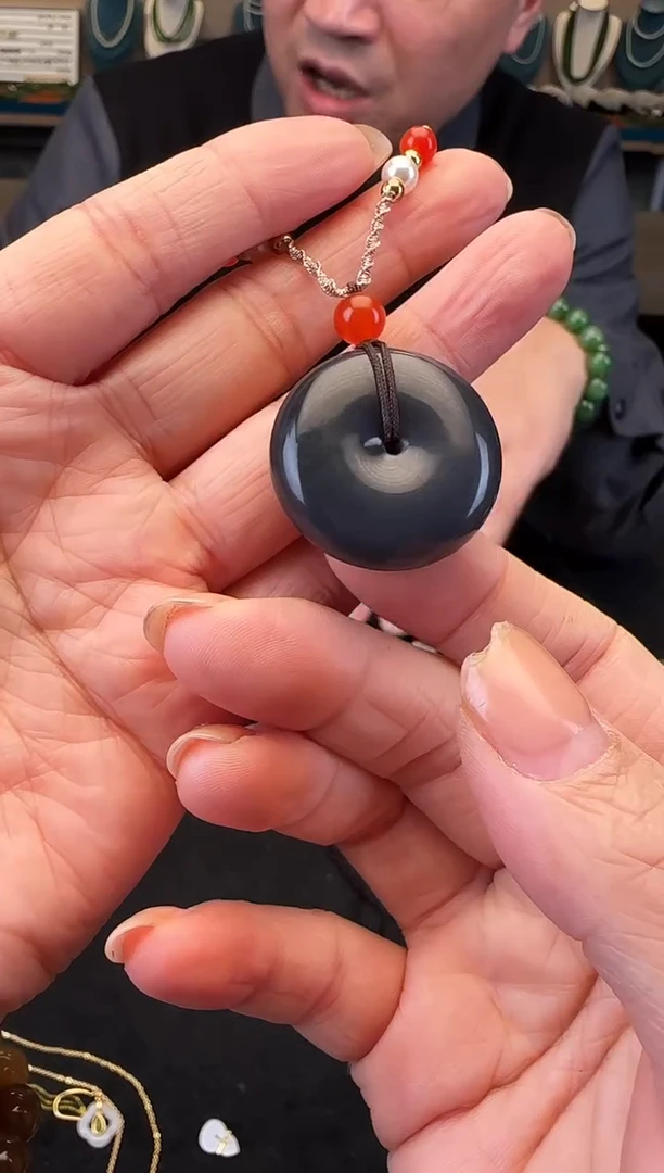 颈饰未镶嵌和田玉平安扣