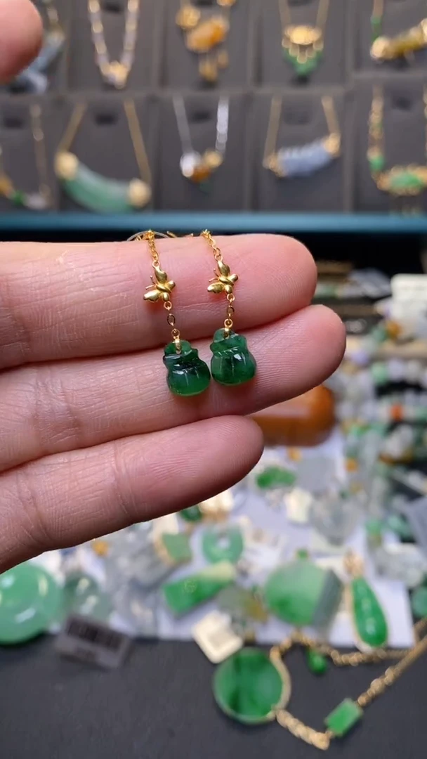 颈饰18K金镶嵌翡翠33438