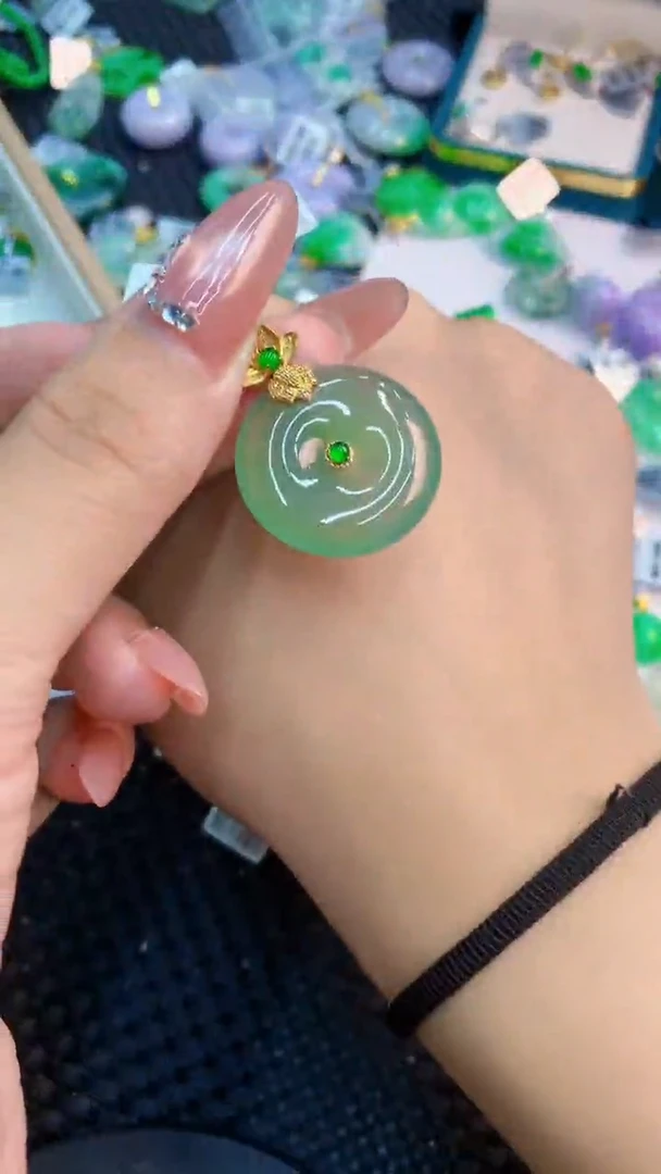 翡翠18K金镶嵌吊坠(不含链)1