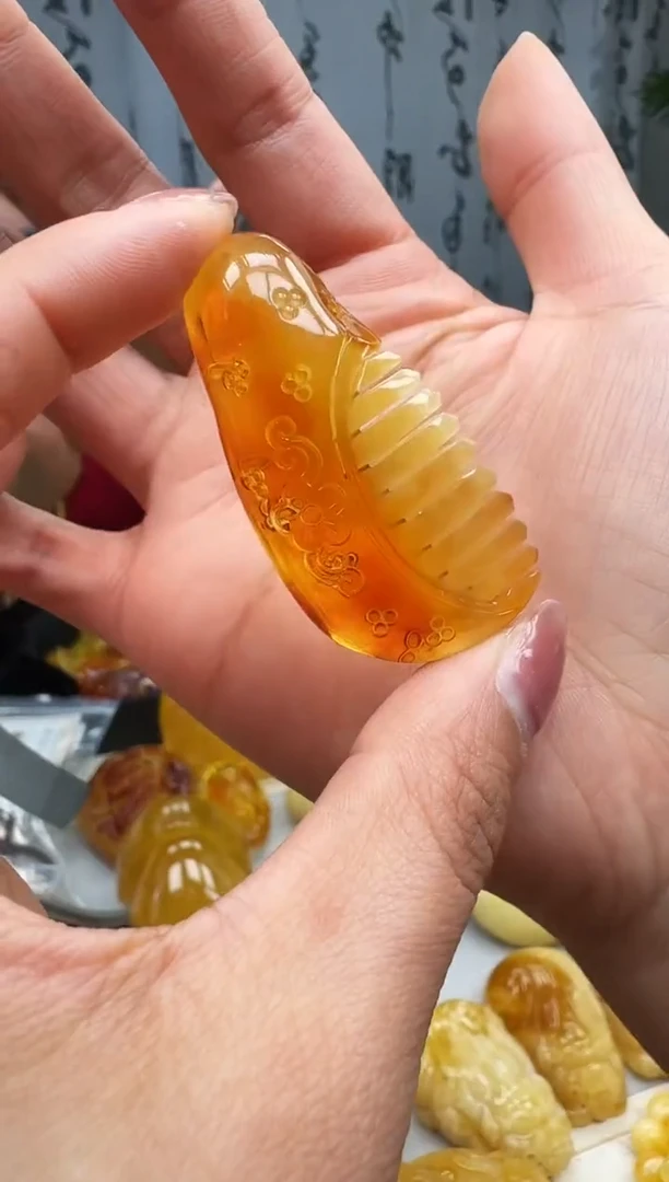 【闪购商品】琥珀裸石未镶嵌挂坠