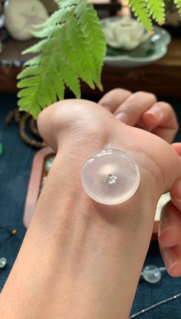 翡翠未镶嵌颈饰平安扣