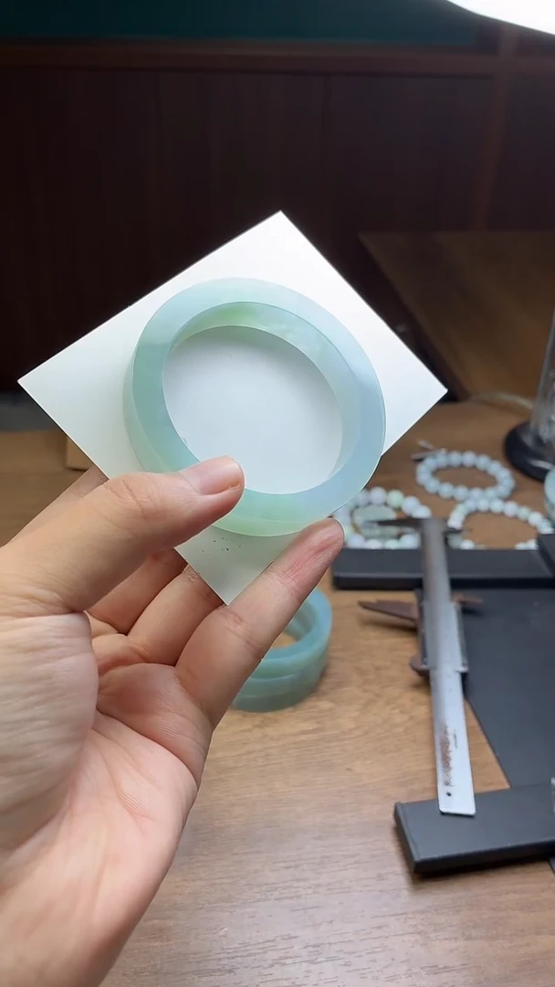 未镶嵌手镯定制翡翠阳**雨定制