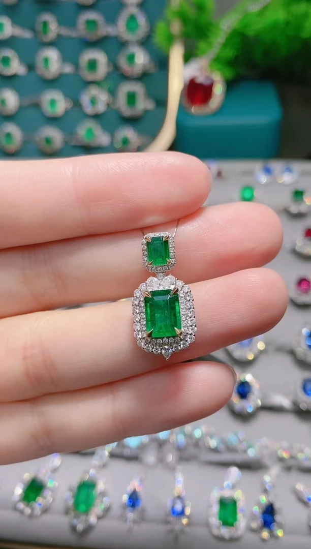 18K金镶嵌18K金吊坠祖母绿.