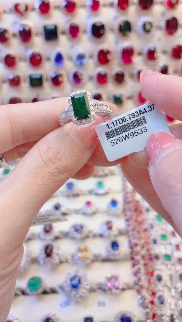 18K金镶嵌戒指祖母绿1