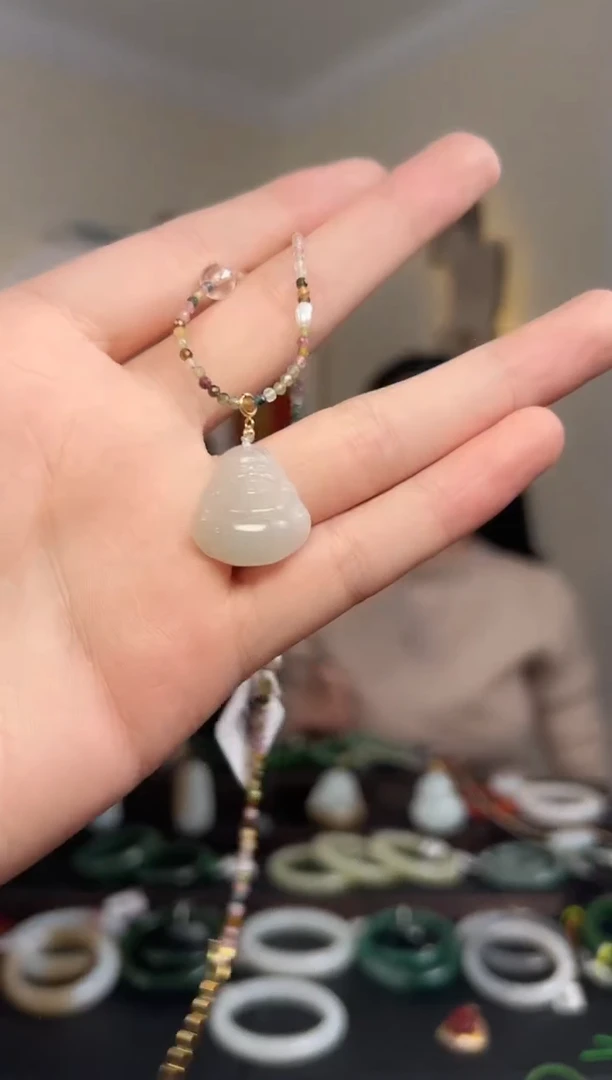 颈饰未镶嵌和田玉佛