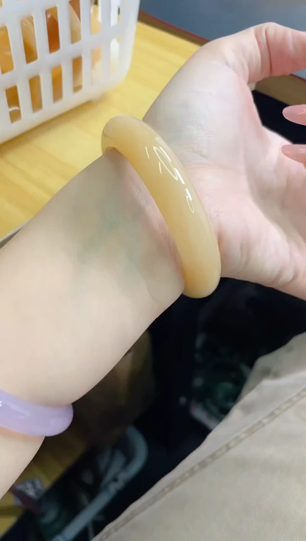 【闪购商品】石英质玉手镯未镶嵌133/57