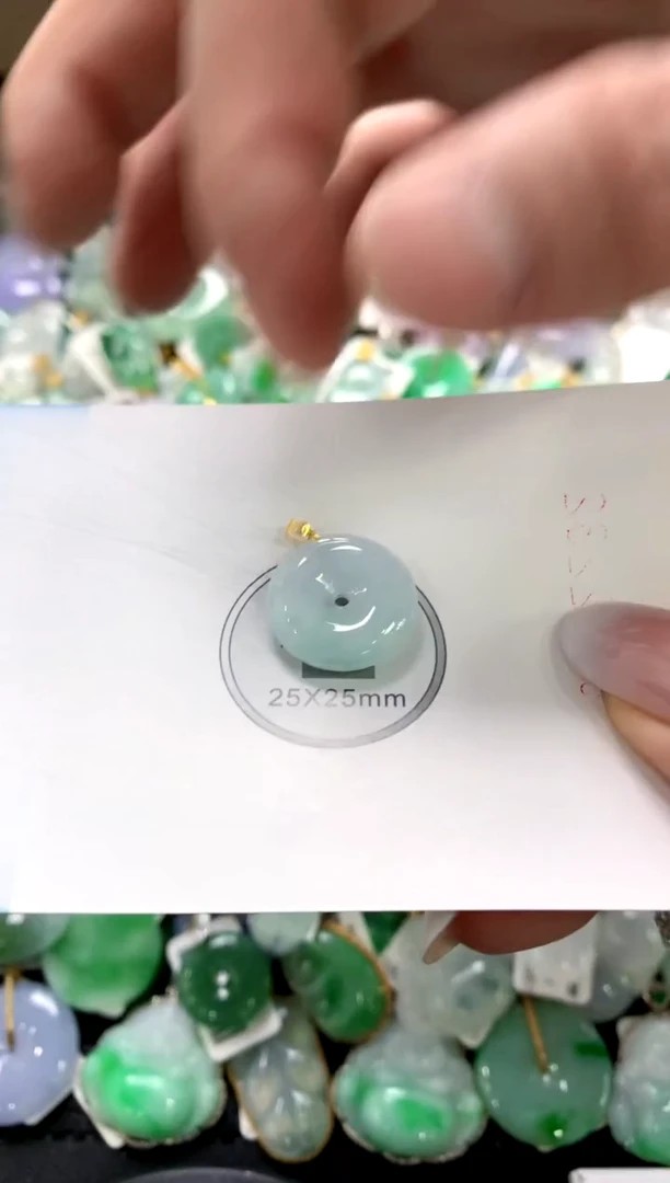 颈饰18K金镶嵌翡翠1111111111111111