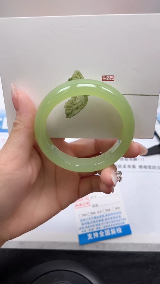 【闪购商品】石英质玉手镯未镶嵌63-55.5