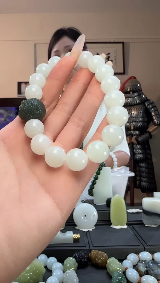 颈饰未镶嵌和田玉白玉圆珠手串