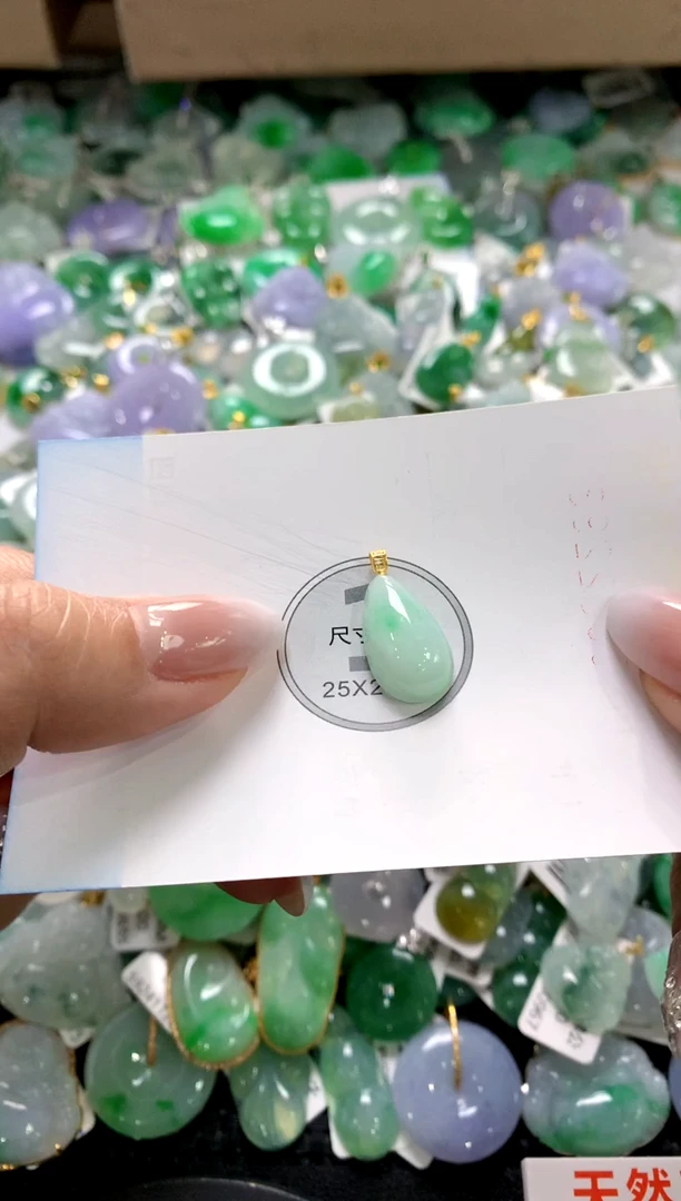 颈饰18K金镶嵌翡翠1111111111111111