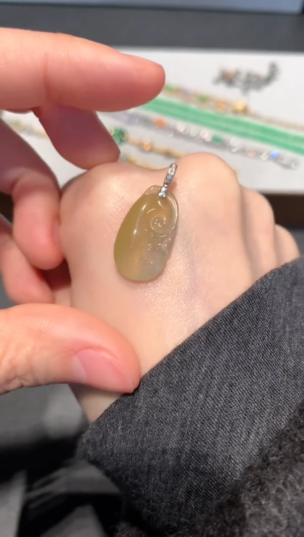 【闪购商品】翡翠吊坠(不含链)18K金镶嵌A62-1980