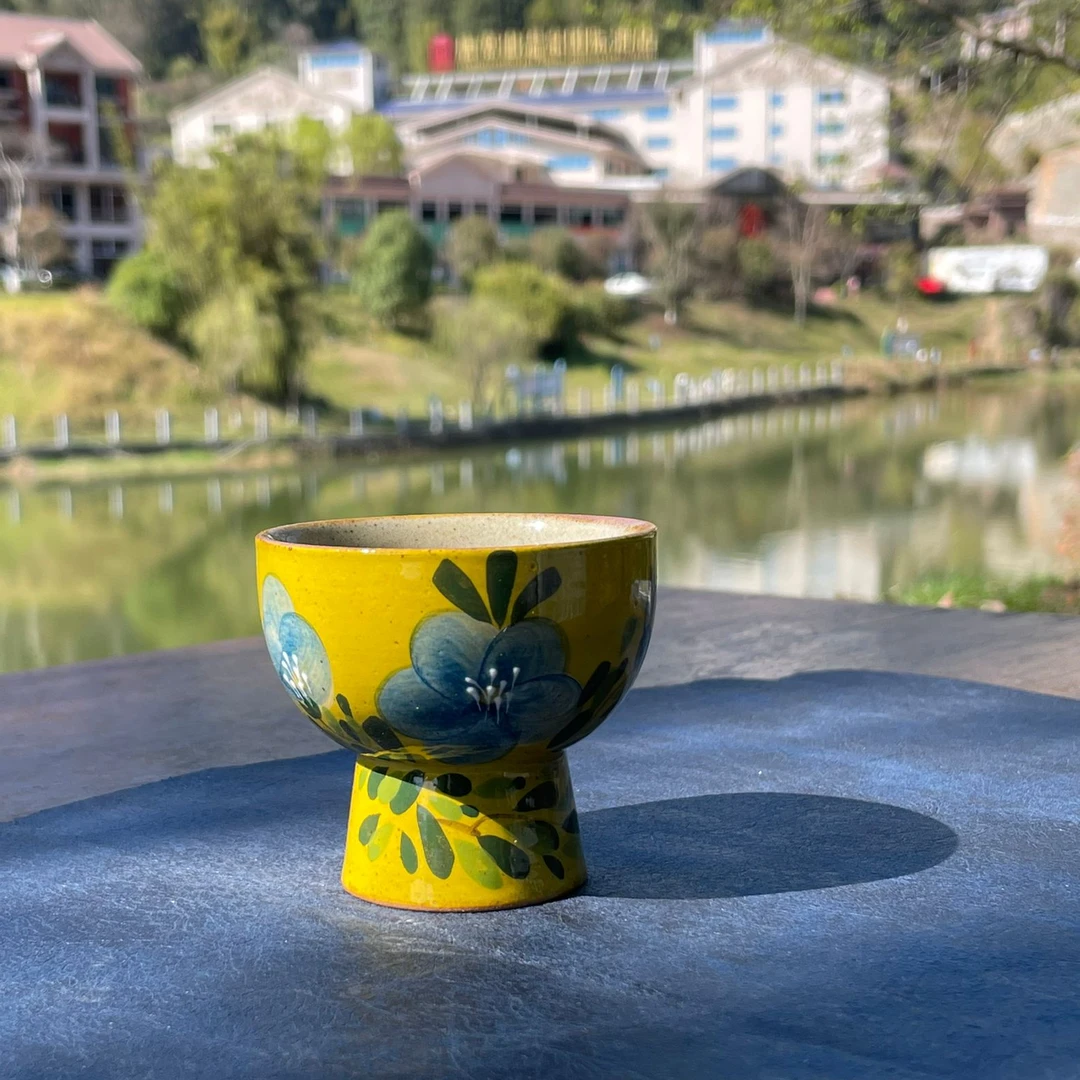 手绘釉下彩山茶花茶杯