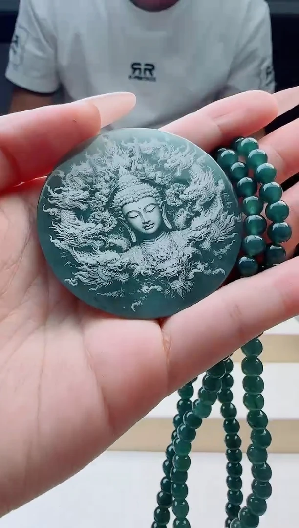 颈饰未镶嵌翡翠多样性发其中一