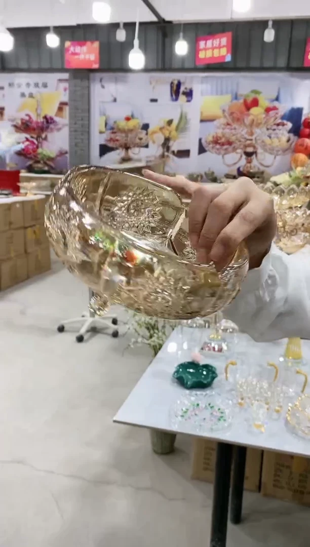 玻璃三足太阳花烟灰缸一个