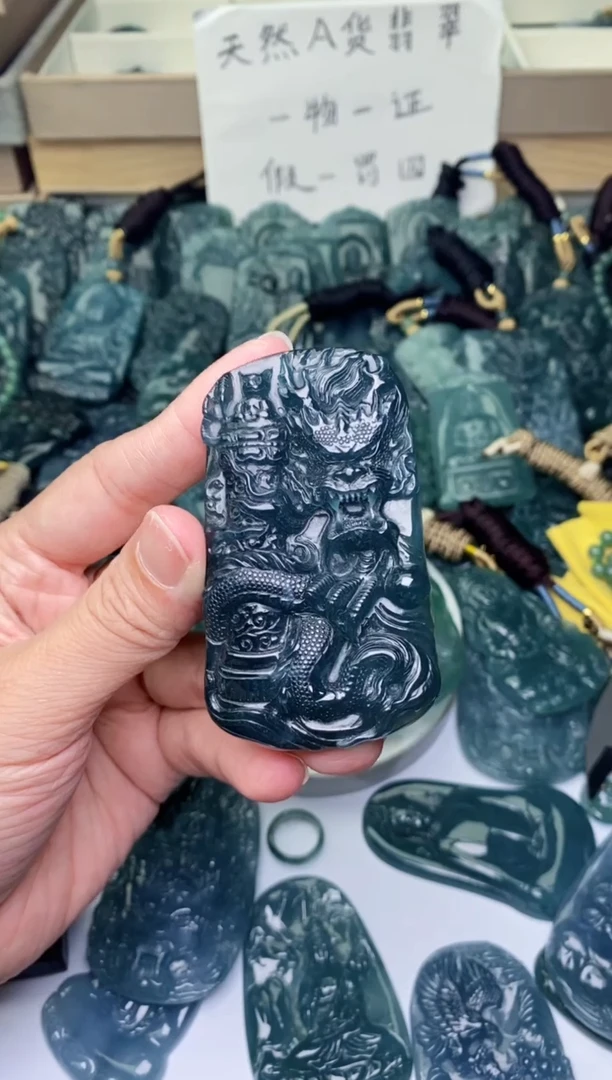 颈饰未镶嵌翡翠