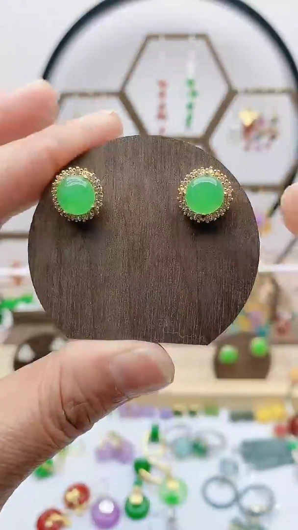 未镶嵌石英质玉（天山翠）耳钉540