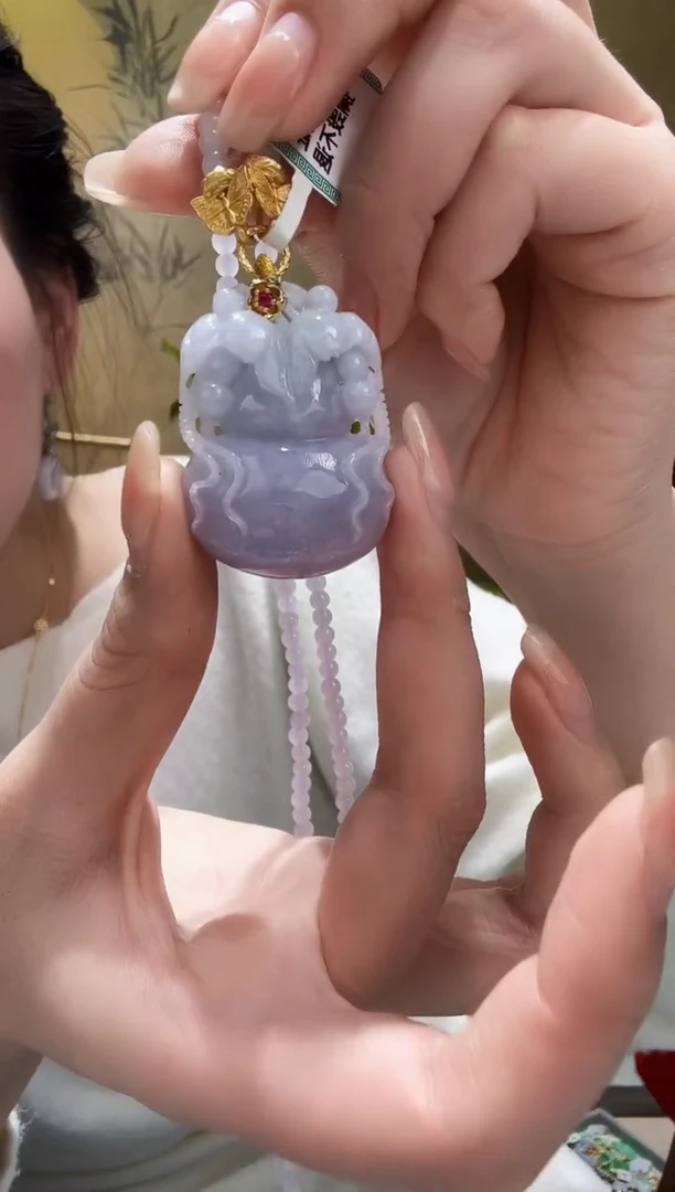 颈饰未镶嵌翡翠吊坠