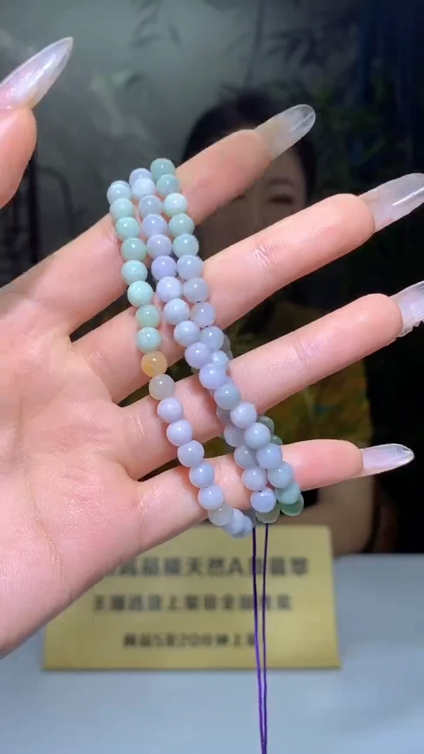 翡翠未镶嵌颈饰雕刻