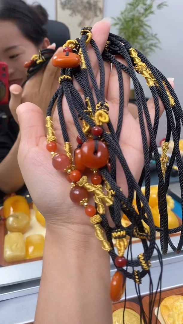 【闪购商品】琥珀裸石未镶嵌天然琥珀蜜蜡高货绳多样性发一