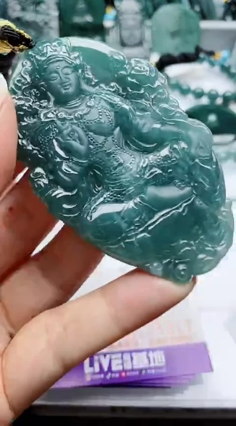翡翠未镶嵌颈饰
