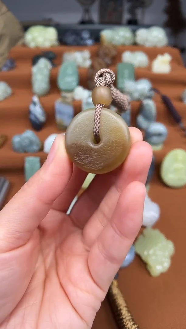 【闪购商品】和田玉颈饰未镶嵌平安扣