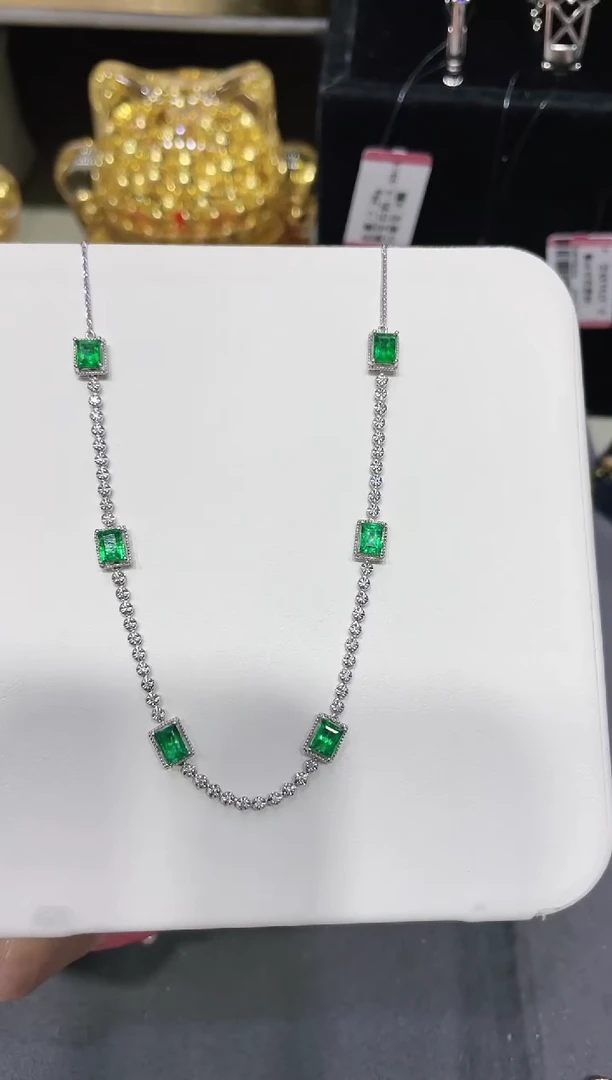 18K金镶嵌祖母绿项链