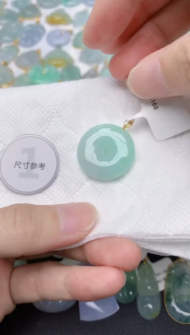 翡翠18K金镶嵌颈饰天然A货翡翠