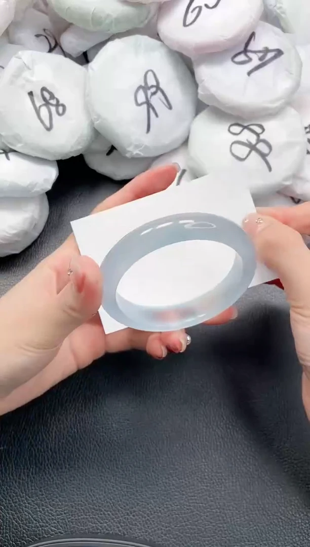 【闪购商品】石英质玉手镯未镶嵌 18L165-55