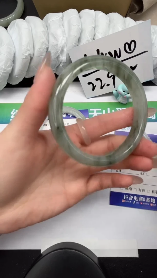 【闪购商品】石英质玉手镯未镶嵌282-63.4