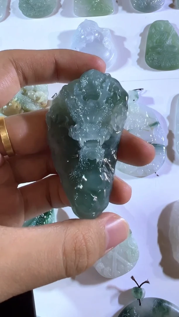 未镶嵌定制翡翠龙牌