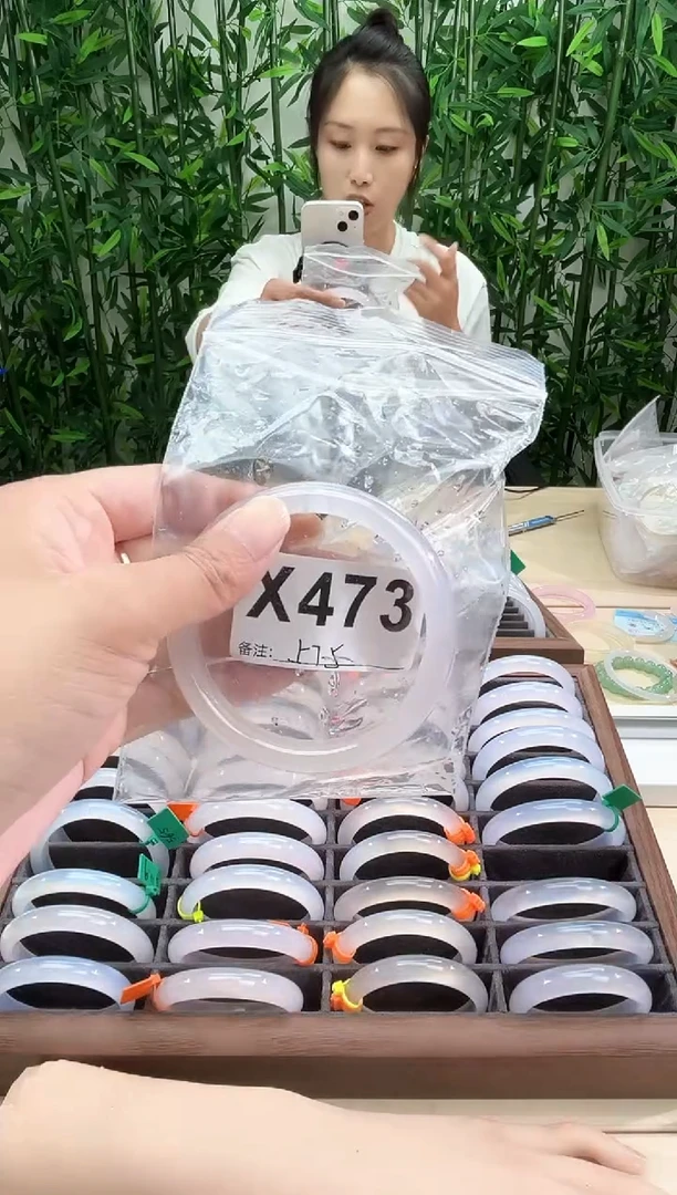 玛瑙/玉髓手镯未镶嵌x473