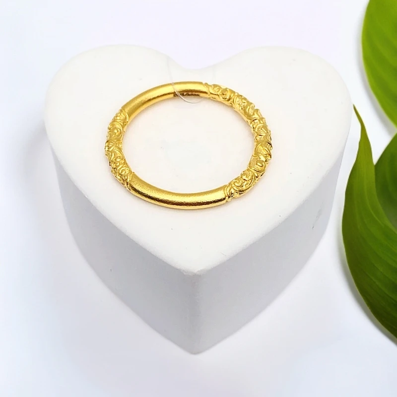 【聚鑫黄金】足金999简约经典古法卷草纹戒指，流转时光，雅致永恒‌ 。