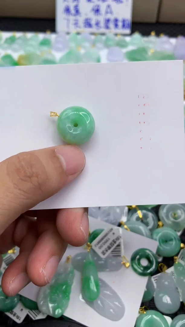 翡翠18K金镶嵌颈饰11111111