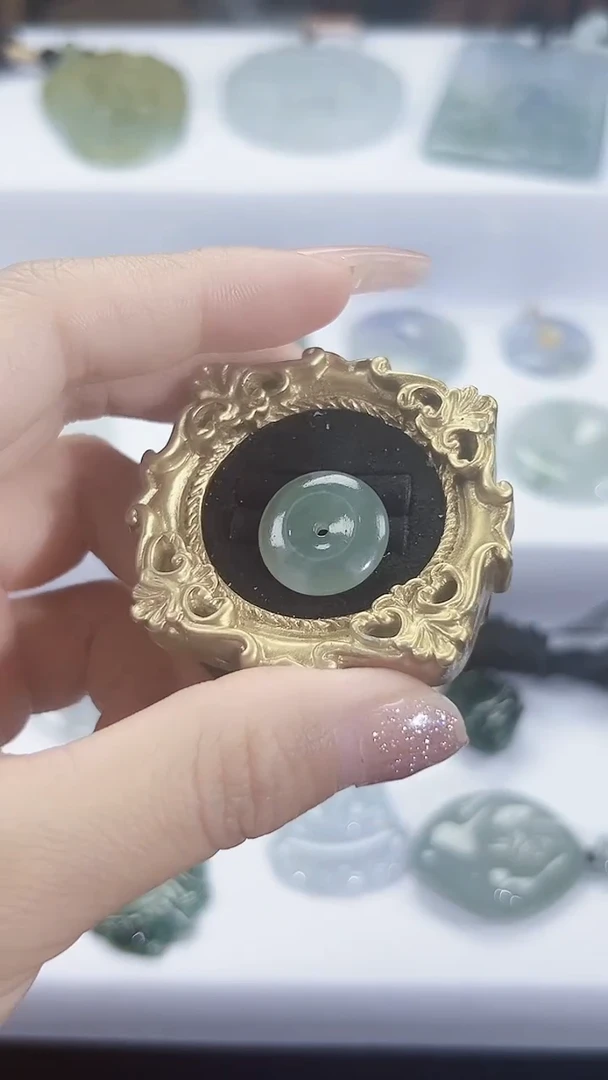 颈饰未镶嵌翡翠天然缅A翡翠吊坠