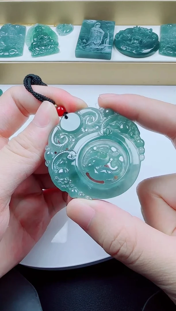 颈饰未镶嵌翡翠三羊多样性发其一