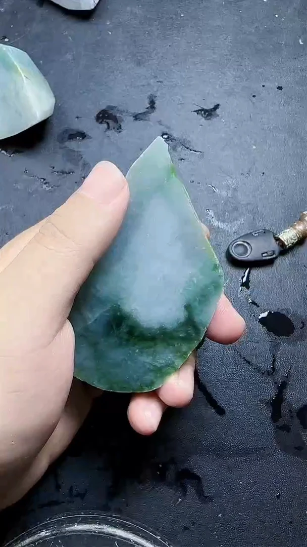 翡翠未镶嵌颈饰057翡翠