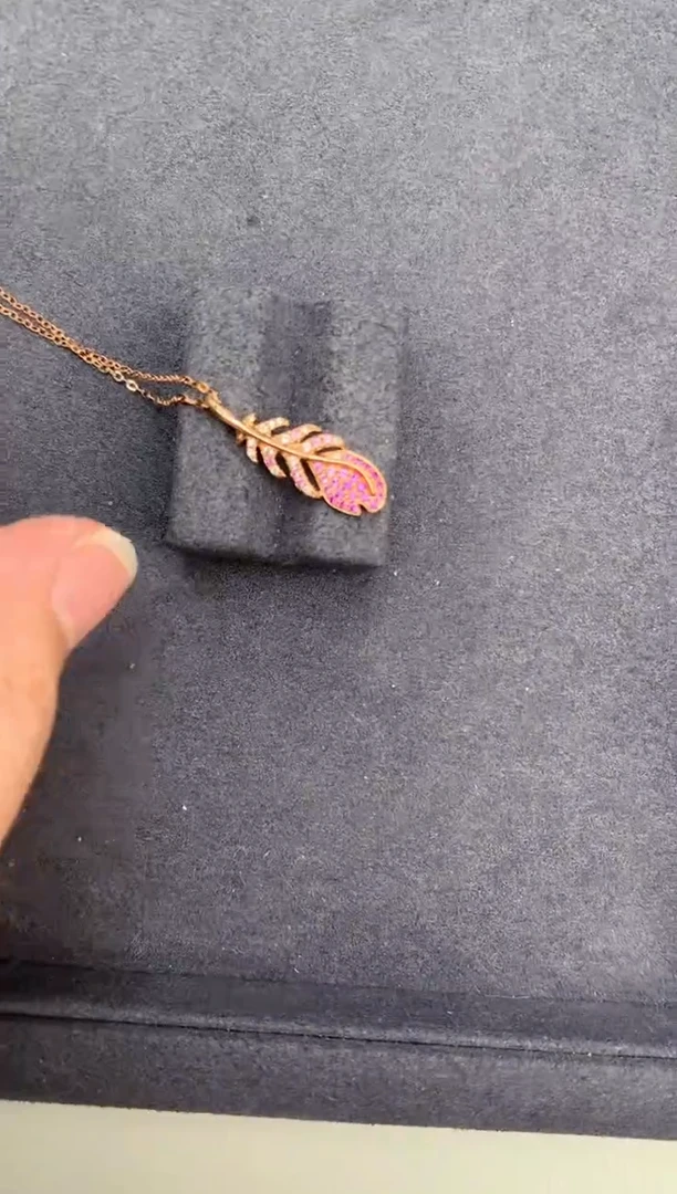 【闪购商品】彩色蓝宝石颈饰18K金镶嵌20分粉蓝宝项链